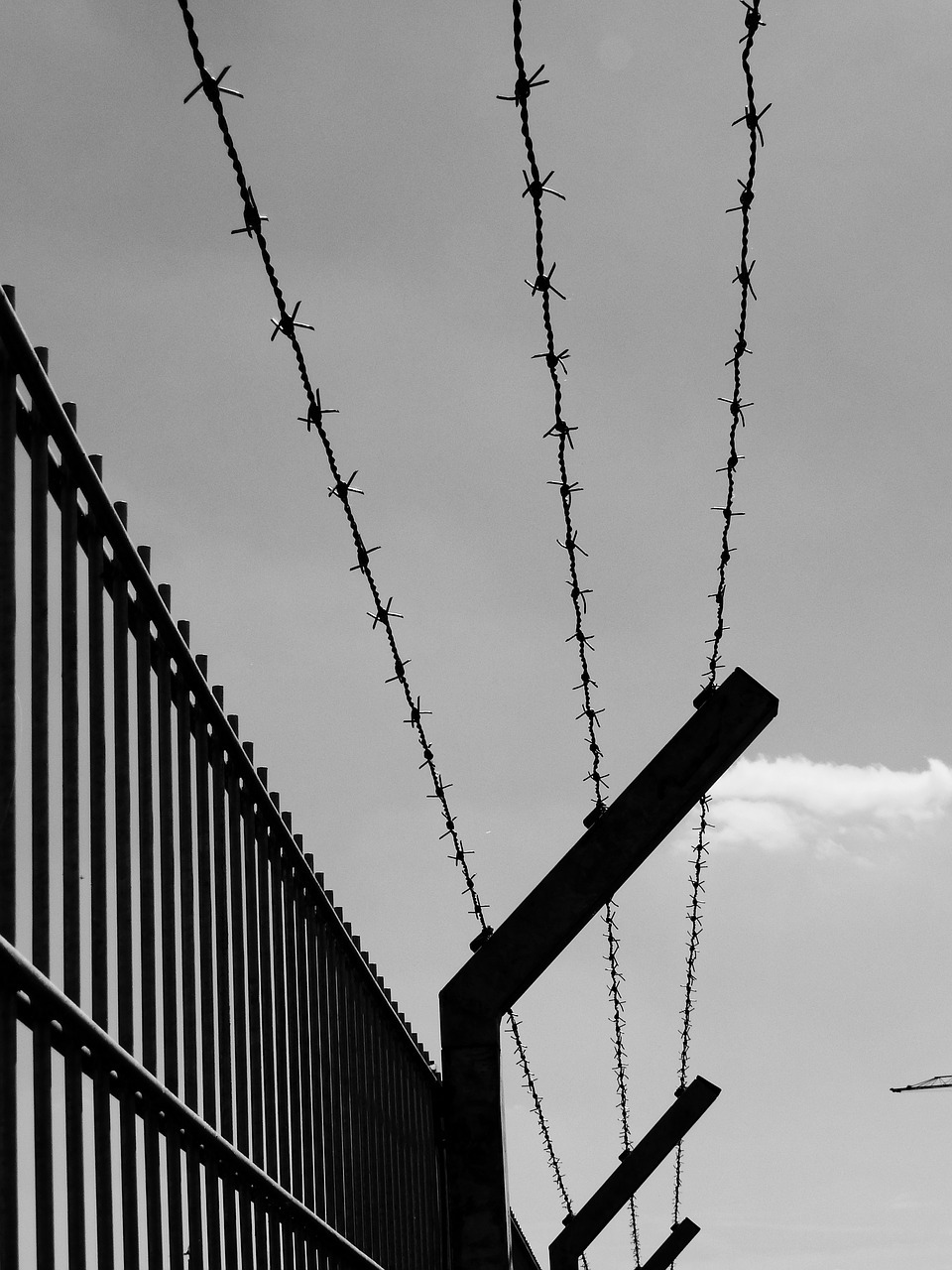 fence-2415504_1280